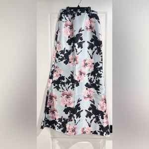 Elegant fitted floral skirt